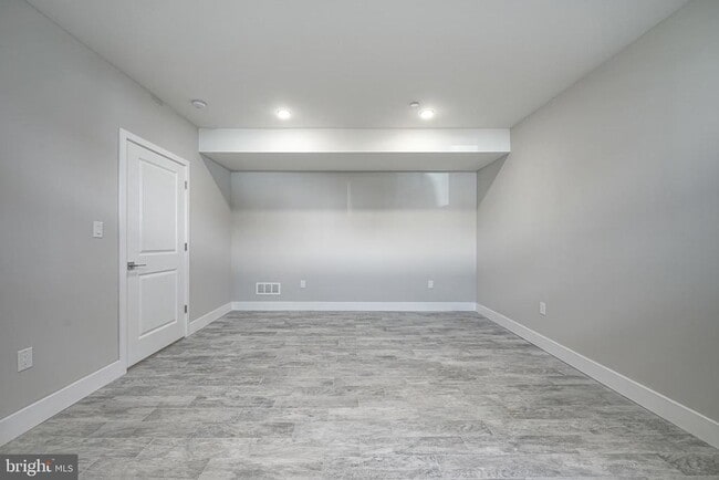 Building Photo - 300 W Jefferson St