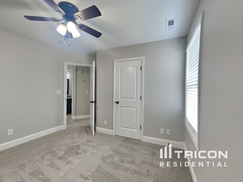 Building Photo - 485 Preakness Cir