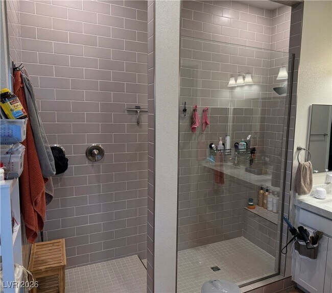 Building Photo - 815 Eaton Fls St