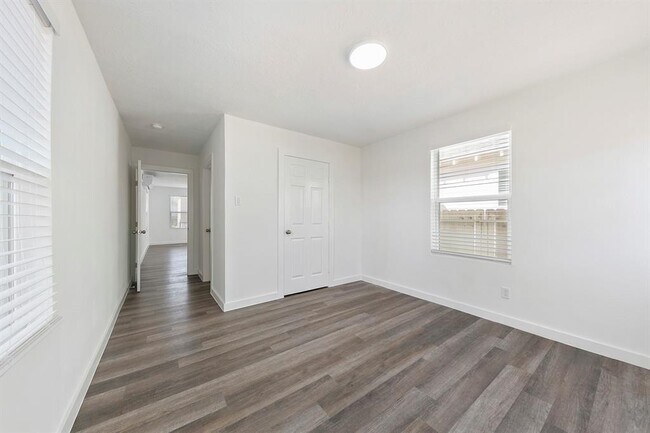 Building Photo - 706 38th St