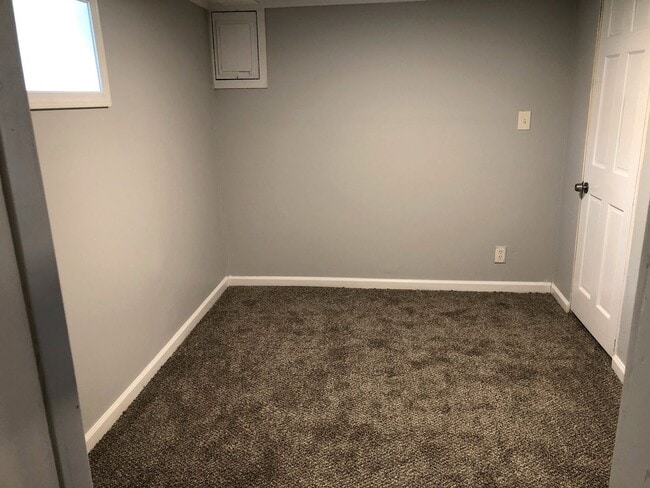 Building Photo - 2 Bed, 1 Bath House - Pet Friendly!!