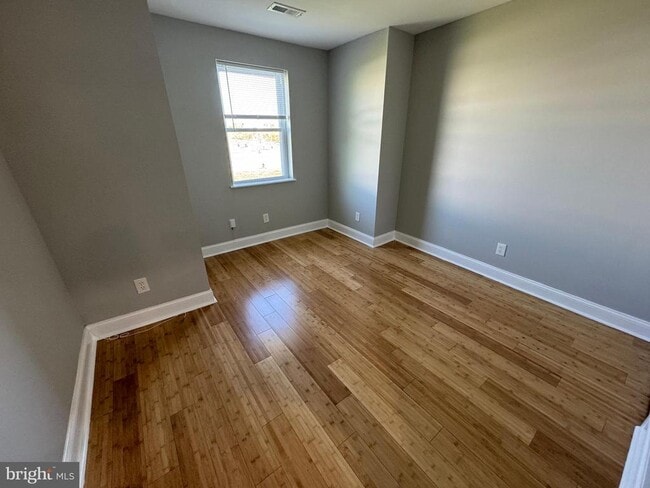 Building Photo - 6725 Elmwood Ave