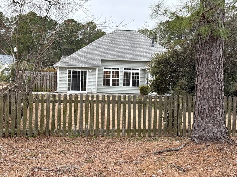 Building Photo - 143 N Belvedere Dr