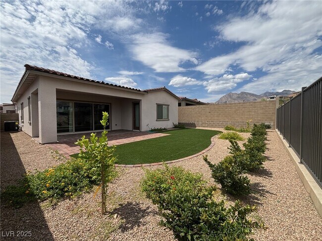 Building Photo - 11658 Hatchling Ave
