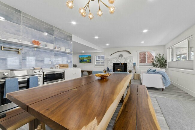 Building Photo - 260 E Driftwood Shores Rd