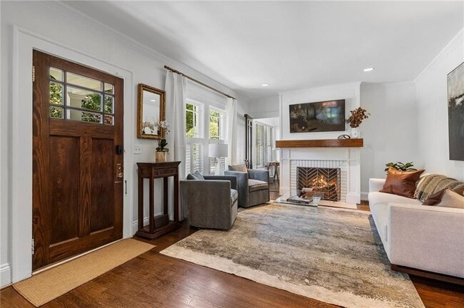 Building Photo - 663 Yorkshire Rd NE