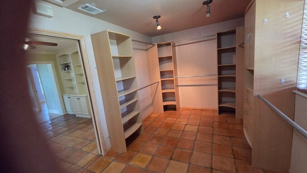 Building Photo - 13700 SE 54th Ct