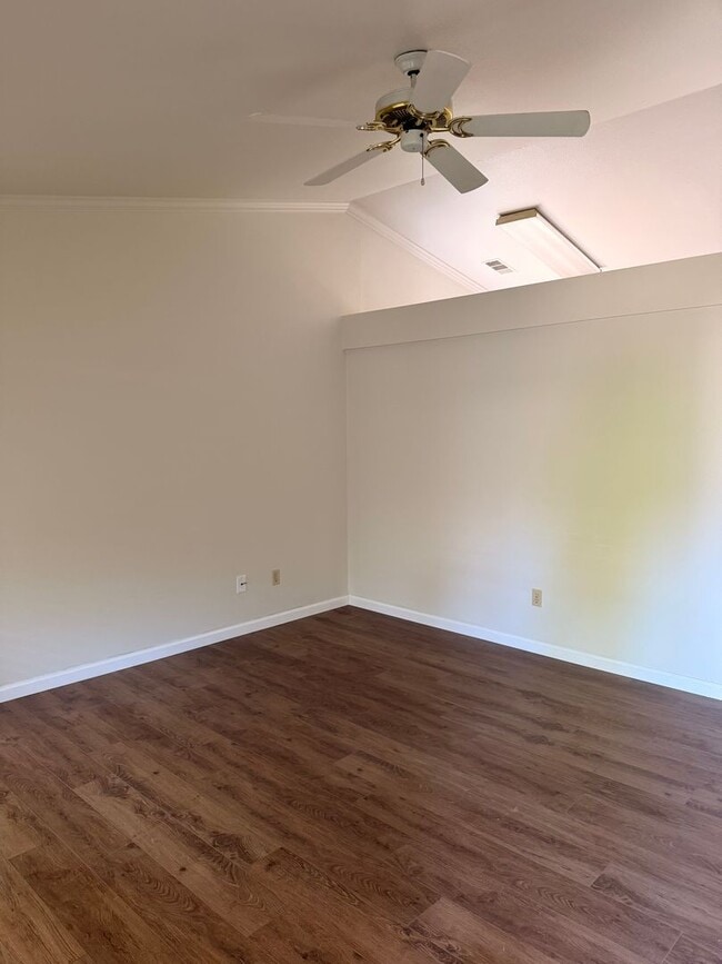 Building Photo - 3-bedroom, 2-bath home in great neighborhood!