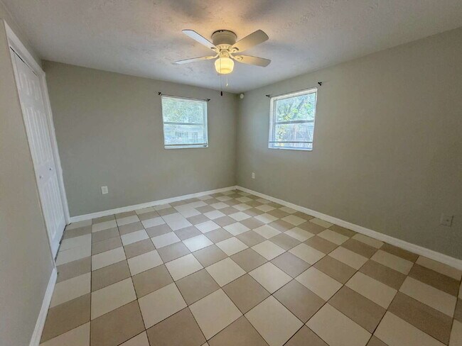 Building Photo - "Charming 3-Bed, 2-Bath on Jackson Street"