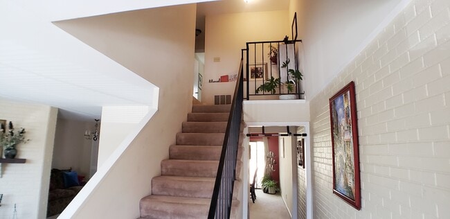 Building Photo - 222 Harvest Dr