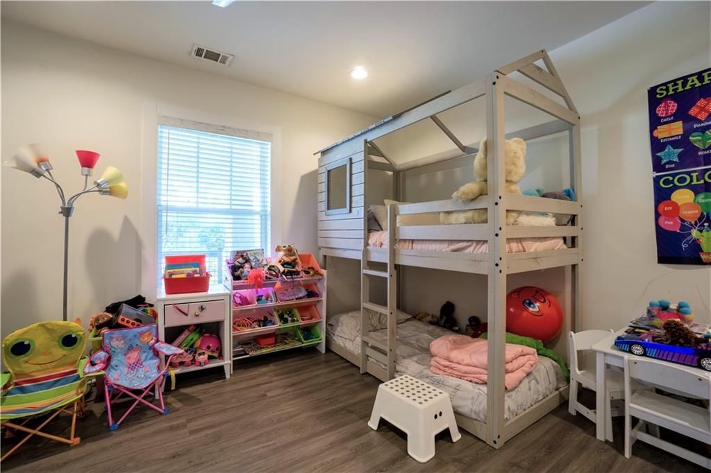 Building Photo - 811 King Rd