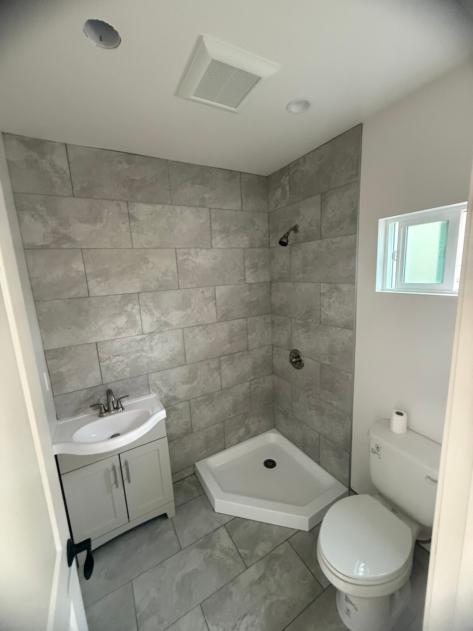 Building Photo - 3059 Sycamore Ave