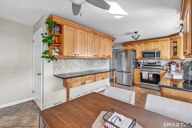 Building Photo - 150 Stiles St