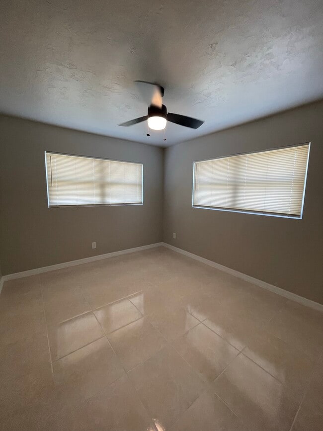 Building Photo - 11430-32 Kimble Dr - Quad