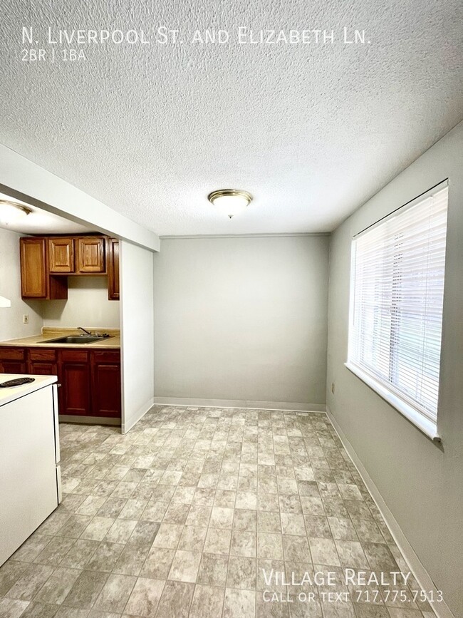 Building Photo - END-unit! Affordable 2-Bed Convenient to I...