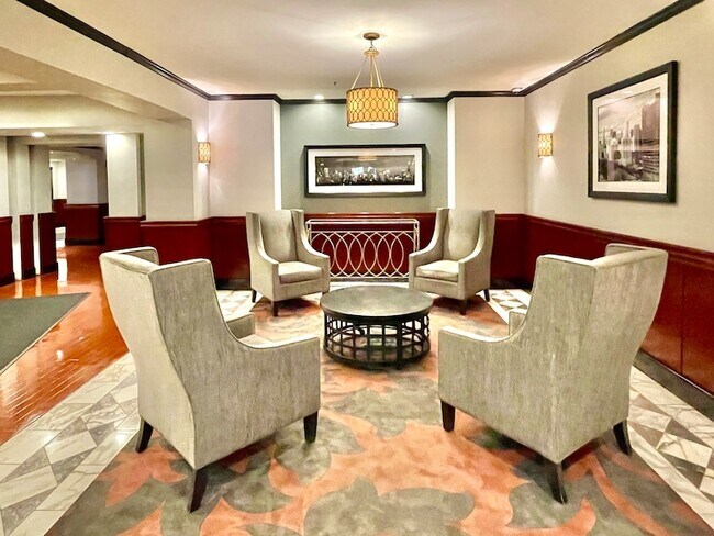 Building Photo - 40 E 9th St