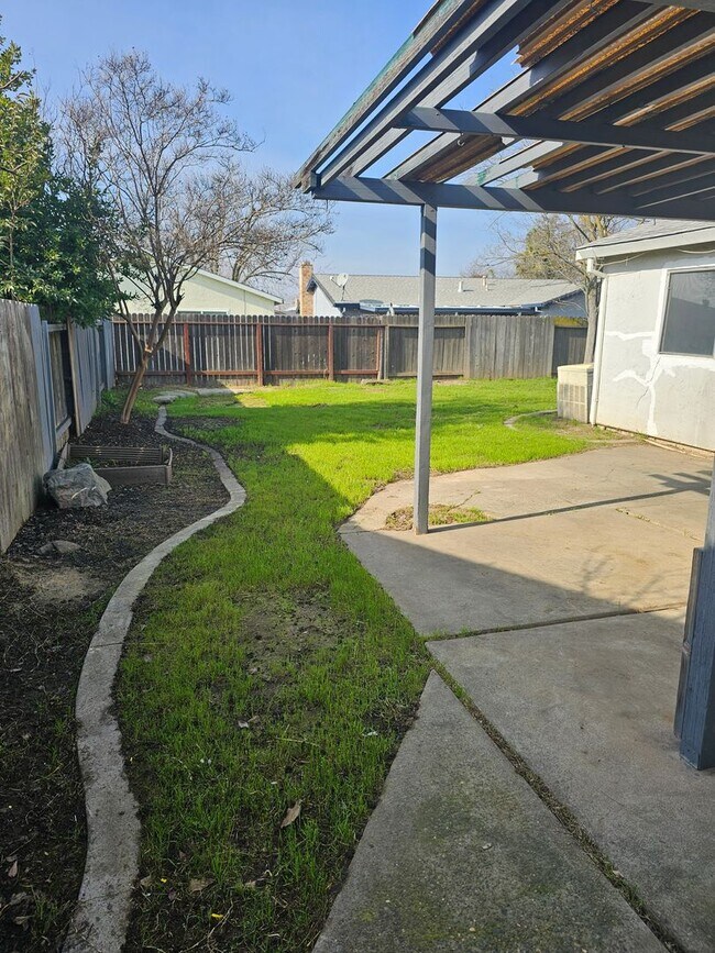 Building Photo - NICE UPDATED HOME IN SACRAMENTO!!