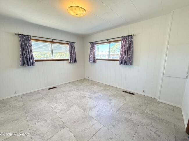 Building Photo - 10675 N Kilimanjaro Ave