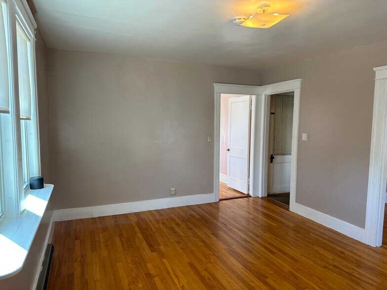 Building Photo - 8 Lamar Ave