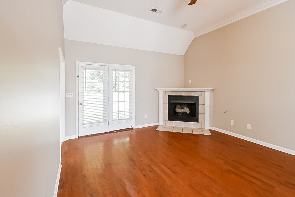 Building Photo - 216 Fawn Dr N