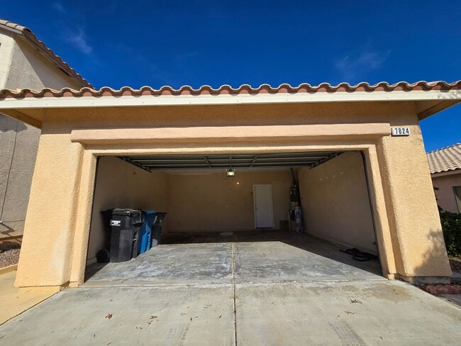 Building Photo - A Fabulous 5 Bedroom Home with 1 Bedroom and 3/4 Bathroom downstairs