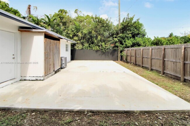 Building Photo - 5151 N Miami Ave