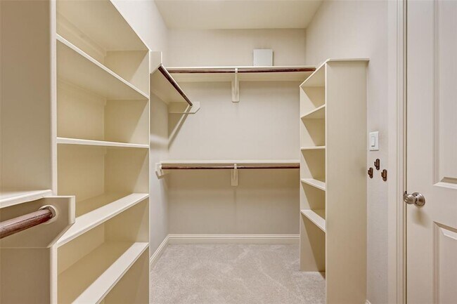 Building Photo - 5211 Eigel St