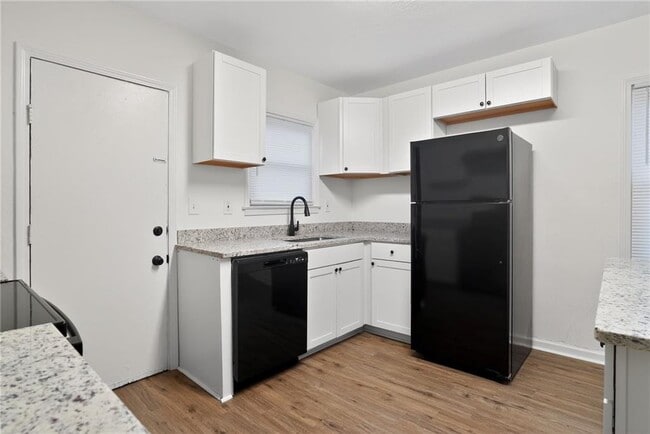 Building Photo - 1439 Westboro Dr SW
