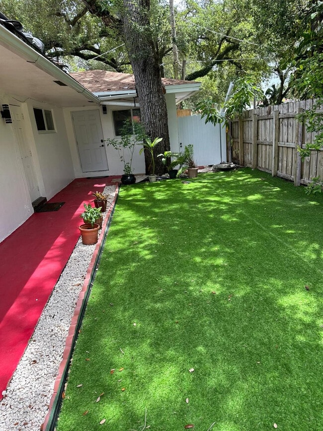 Building Photo - 6100 SW 35th St