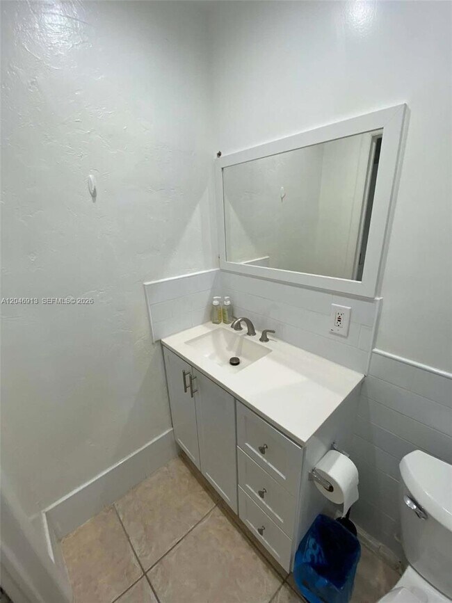 Building Photo - 1212 NW 11th Ct