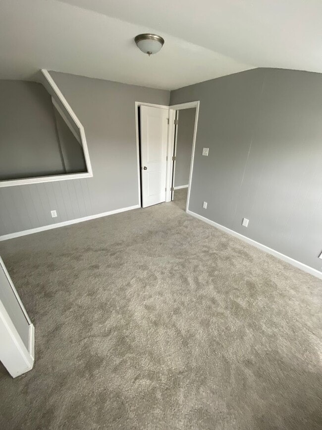 Building Photo - Cozy Renovated 2-Bedroom Home in Emmaus