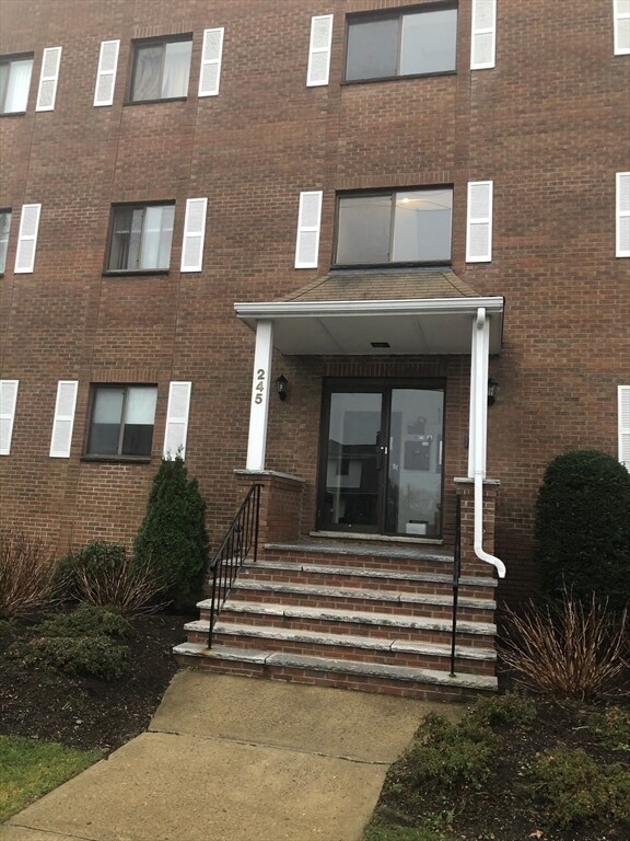 Building Photo - 245 Sea St