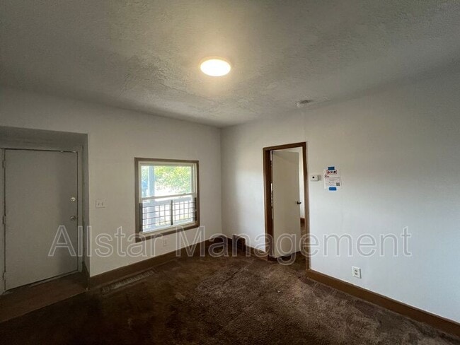 Building Photo - 3611 E 116th St