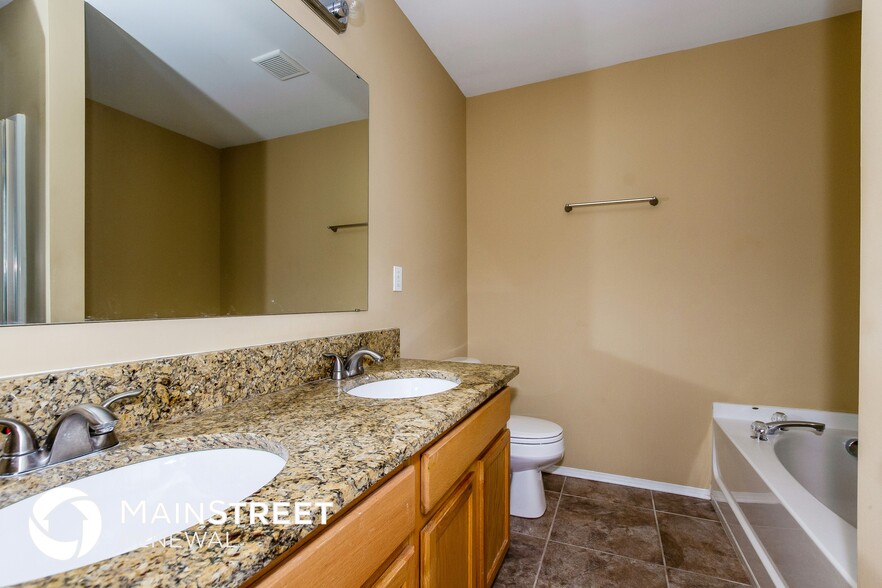 Building Photo - 4490 Westhill Pl