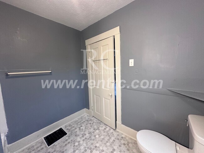 Building Photo - 1101 Chandler-