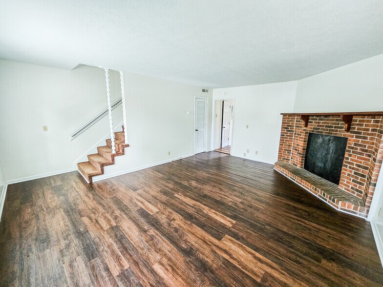 Building Photo - 117 Bybee Dr