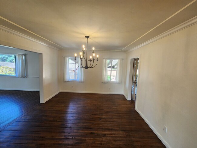 Building Photo - 4950 Rosehedge Dr