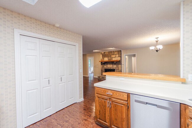 Building Photo - Up to a 2 year lease at this Beautiful 3 bed, 2 bath!!!!