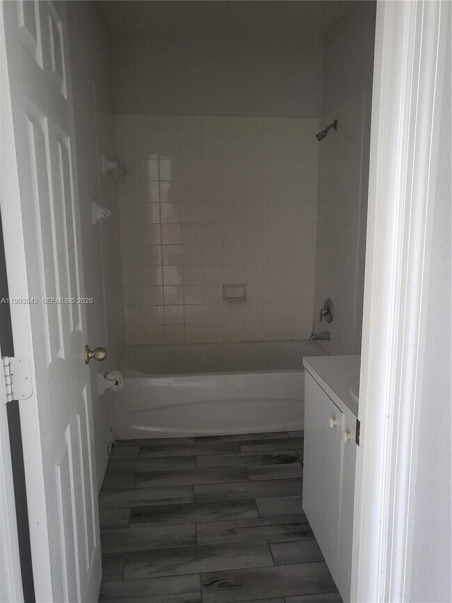 Building Photo - 4125 NE 24th Dr