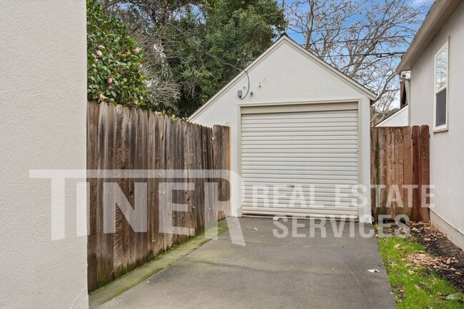 Building Photo - 1701 41st St