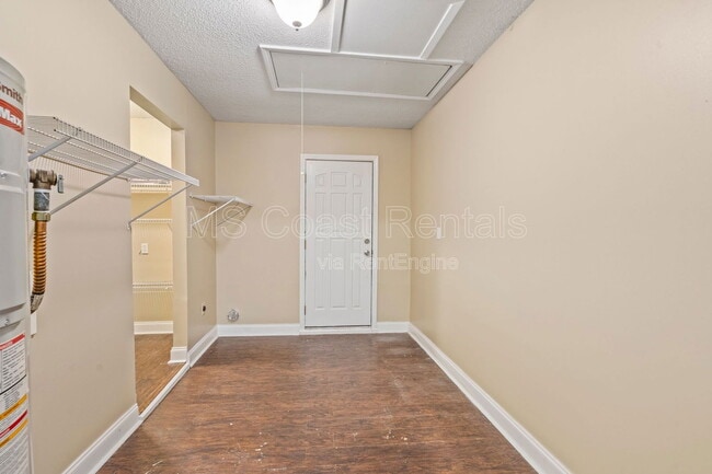 Building Photo - 583 Neal Dr