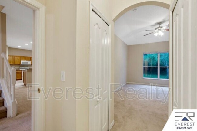 Building Photo - 14 Rymsen Ln