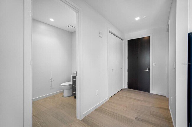 Building Photo - 5 N Osceola Ave