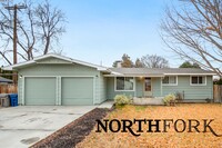 Building Photo - Conveniently located Nampa home. First mon...