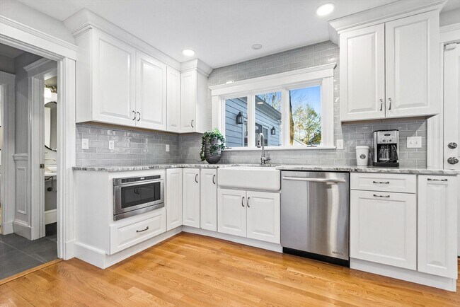 Building Photo - 37 Commonwealth Park