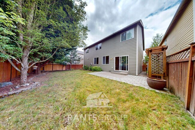 Building Photo - Gorgeous 4 Bed/2.5 Bath Pet-Free Home in Horizon Pointe!