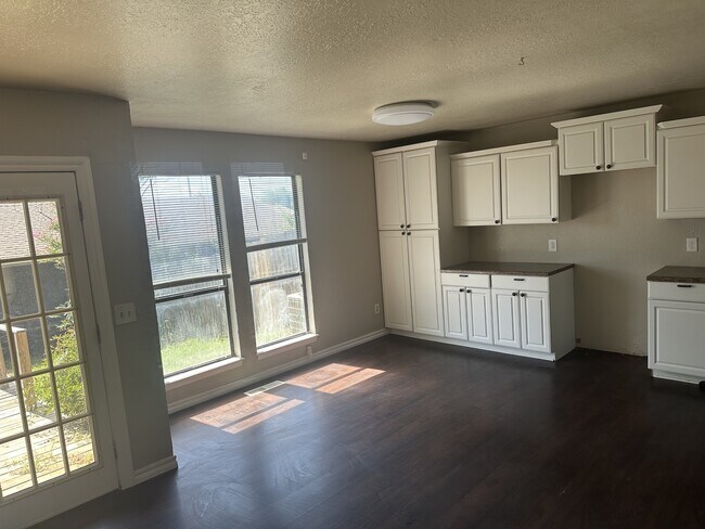 Building Photo - 2202 Shadowridge Dr