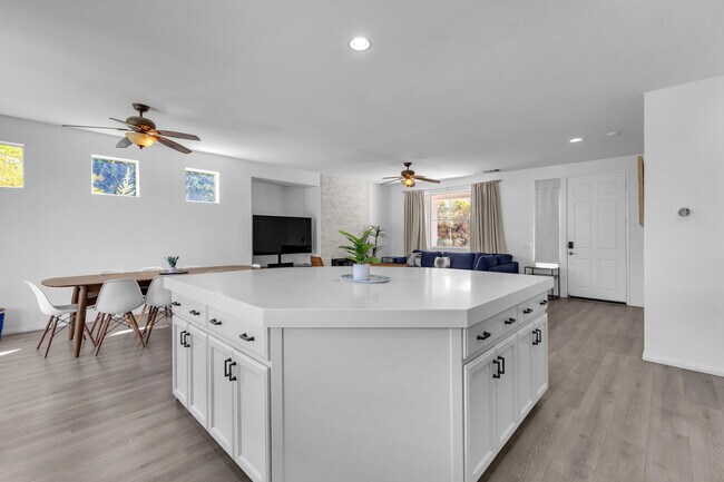 Building Photo - 47383 Bahama Ct