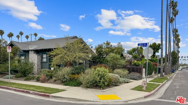 Building Photo - 3489 2nd Ave