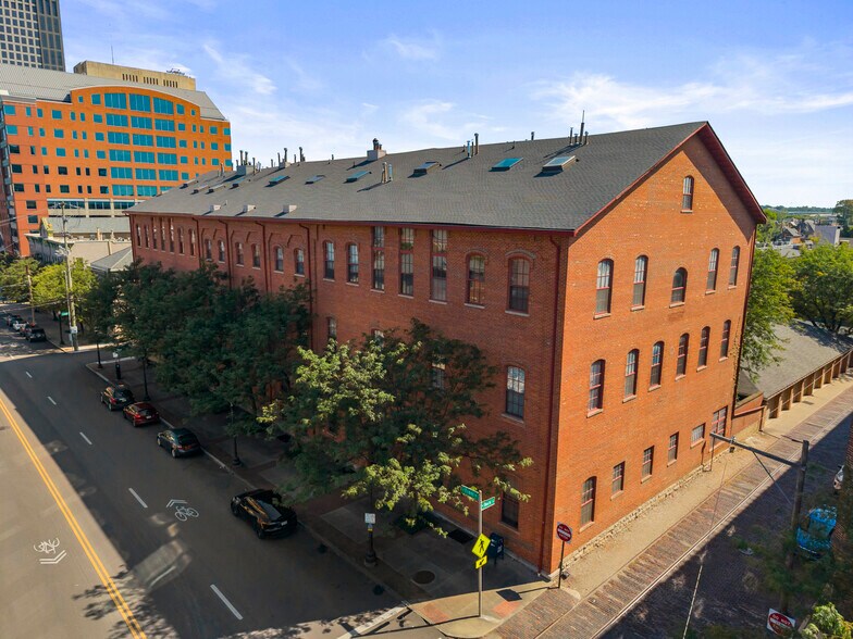 Building Photo - 544 S Front St